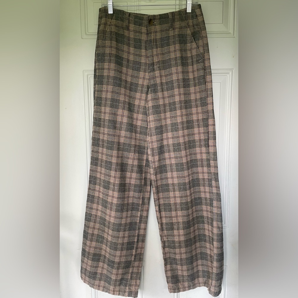 ☆American Eagle Outfitters High-Rise Wide-Leg Plaid Trousers in Brown and Gray